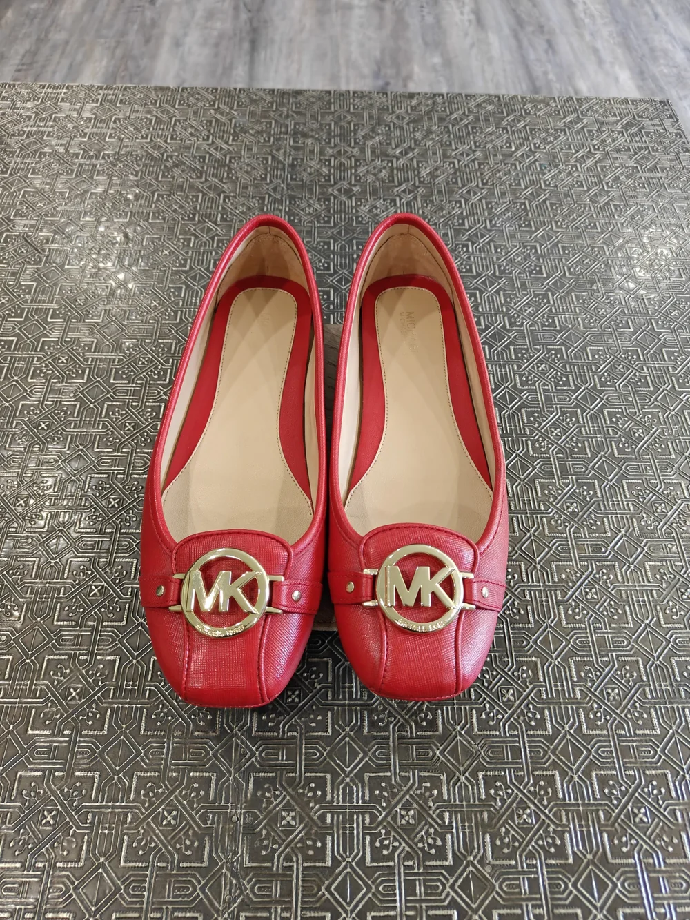 🐢 Michael Kors Fulton Moc leather flats Driving Shoe. Red With Gold Medallion - Picture 8 of 9